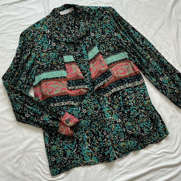 Vtg rayon patterned button down - Picture 2 of 13